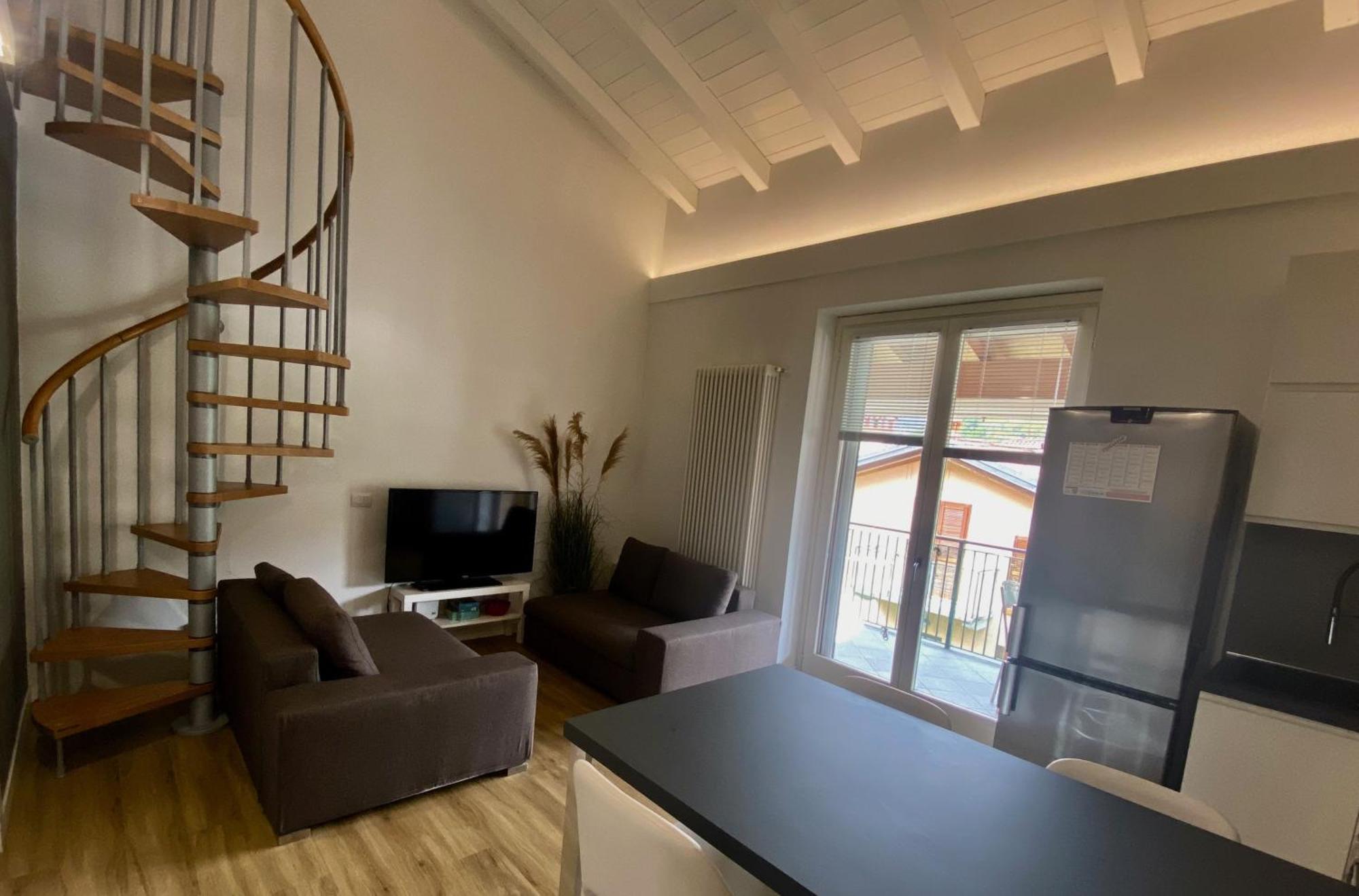 Modern Apartment With Terrace And Mezzanine Floor Colico Εξωτερικό φωτογραφία